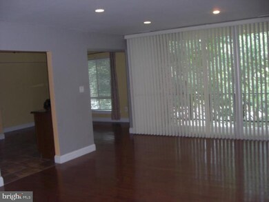 8427 Greenbelt Rd unit 201, Greenbelt, MD 20770 - photo 3
