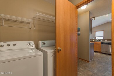 26 Brewer Park Cir unit 2, Grand Rapids, MI 49548 - photo 5