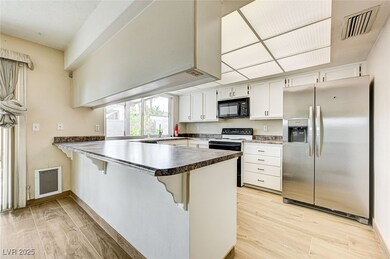 2475 Swan Ln, Las Vegas, NV 89121 - photo 7