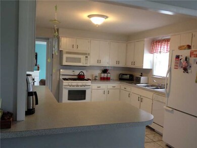 11 Circle Dr, Riverside, RI 02915 - photo 4