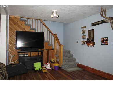 302 Adam Dr, Canyon City, OR 97820 - photo 6