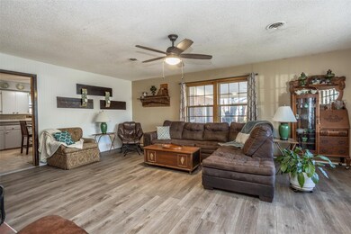 1708 Morningside Dr, Gainesville, TX 76240 - photo 5