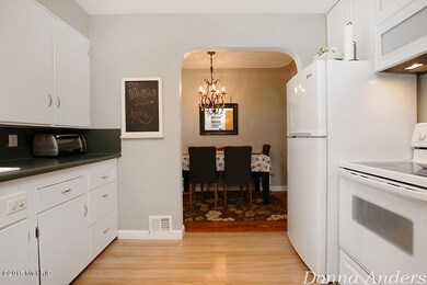 945 Beechwood St NE, Grand Rapids, MI 49505 - photo 3