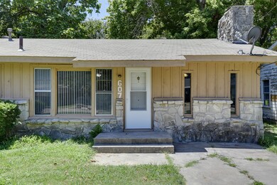 607 N Wood St, Cleburne, TX 76033 - photo 3