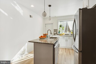 2060 Fernon St, Philadelphia, PA 19145 - photo 5