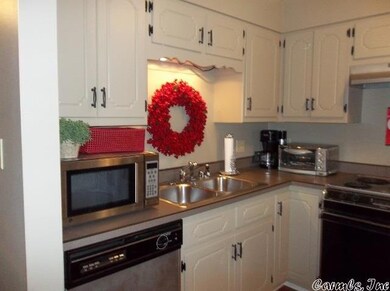 Kitchen, Breakfast & Living all open together!