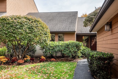 2 Chambord Park, Bloomfield, CT 06002 - photo 2