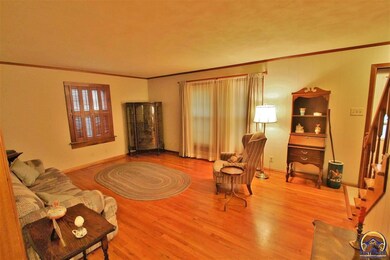 1912 SW Collins Ave, Topeka, KS 66604 - photo 2