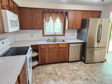 4152 Marietta Dr, Vestal, NY 13850 - photo 6