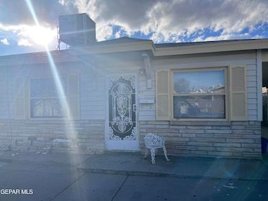 929 Giles Rd, El Paso, TX 79915 - photo 2