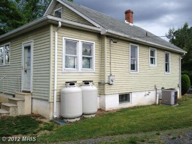 365 Crawford St, Strasburg, VA 22657 - photo 3