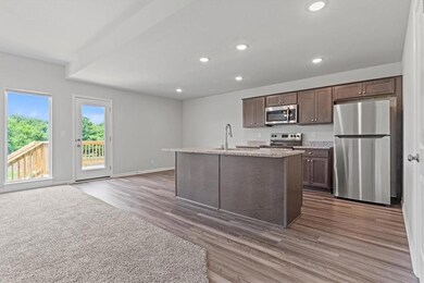 2100 Creek View Ln, Raymore, MO 64083 - photo 6