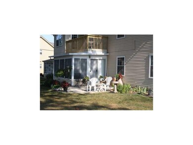 3-Seasons Porch/Room.