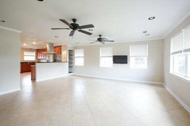 Living Room / Entry