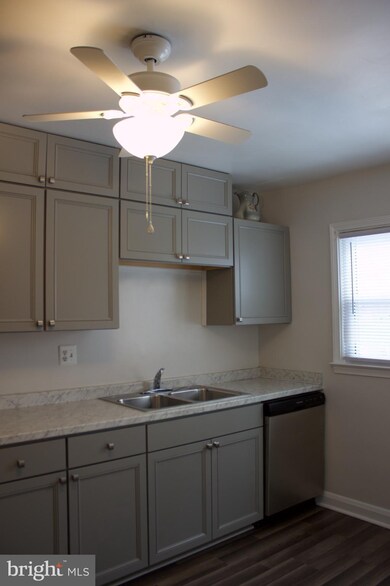 11 Wilfred Ct, Towson, MD 21204 - photo 4