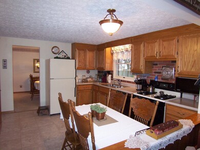 1663 Evinrude Ave, Columbus, OH 43229 - photo 4