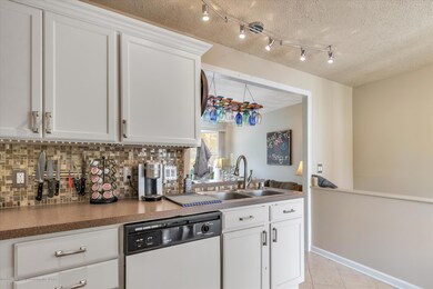 1316 Mark Twain Dr, Lansing, MI 48911 - photo 7