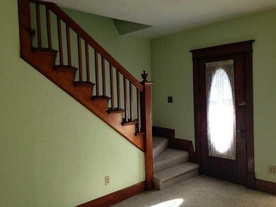 Entry/Foyer.