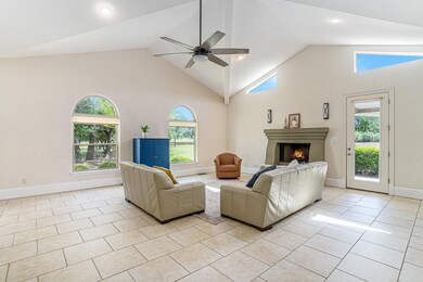 102 Lantana Dr, Granbury, TX 76049 - photo 6