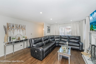 122 Clay Pit Rd, Staten Island, NY 10309 - photo 2