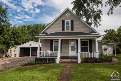 208 E 1st St, Hoyt, KS 66440 - photo 3