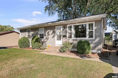 4717 N Harrison St, Davenport, IA 52806 - photo 2