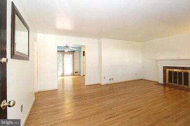 9103 Adelphi Rd, Hyattsville, MD 20783 - photo 4