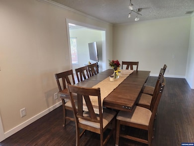 Lots of room to entertain!