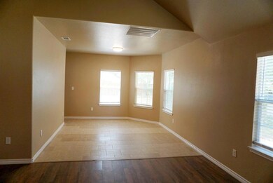622 E 8th St, Bonham, TX 75418 - photo 2