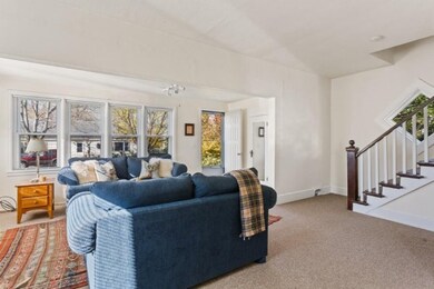03_411OakSt_165_LivingRoom_LowRes