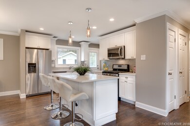 116 S Elm Tree Ln, Elmhurst, IL 60126 - photo 6