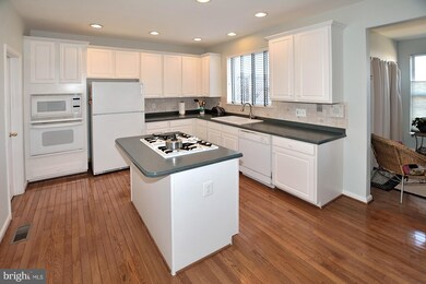 12960 Park Crescent Cir, Herndon, VA 20171 - photo 7