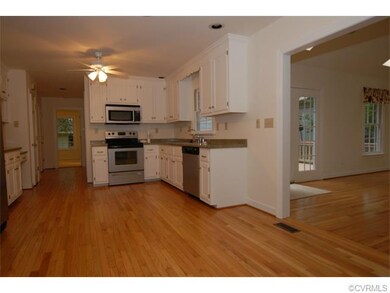 Large eat-in kitchen with appliances and hardwood 
