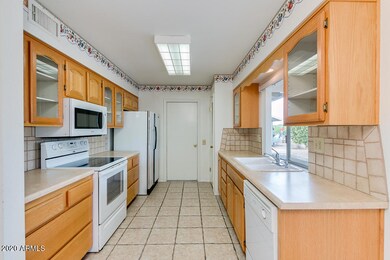 10710 W Hutton Dr, Sun City, AZ 85351 - photo 5