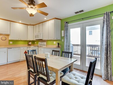 1494 Lowell Ct, Crofton, MD 21114 - photo 4