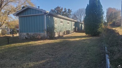 827 Peggy St, Junction City, KS 66441 - photo 6