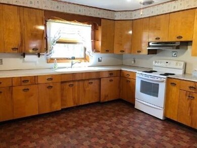 110 Hafey St, Chicopee, MA 01013 - photo 2