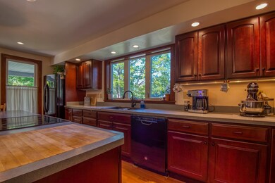 125 Cross St, Bethlehem, NH 03574 - photo 4