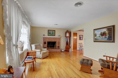 2927 Jefferson Dr, Chambersburg, PA 17201 - photo 4