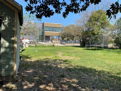 630 King St, Houston, TX 77022 - photo 5