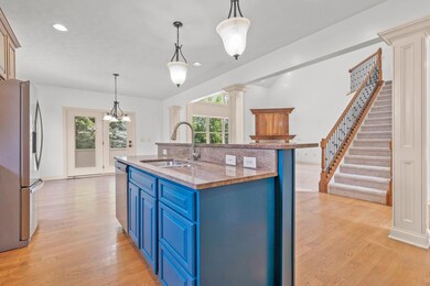 27-web-or-mls-6675BaronscourtLoop_Hommat