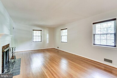 1009 Dalebrook Dr, Alexandria, VA 22308 - photo 4