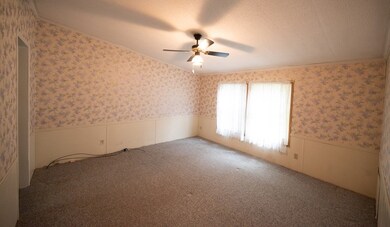 106 Patricia Ln, Orange, MA 01364 - photo 6