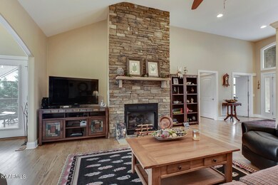 07_345 Mingo Way_Living04