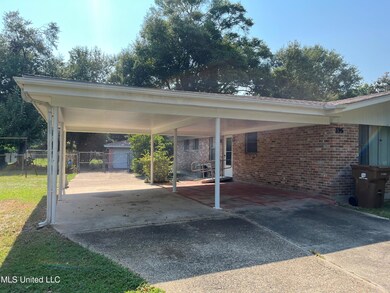 395 Rich Ave Pics
