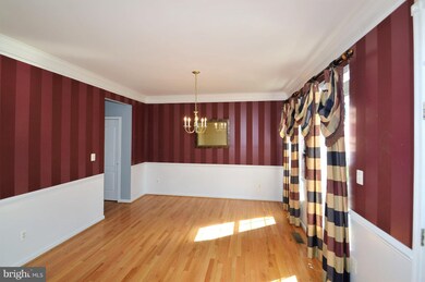 25468 Crossfield Dr, Chantilly, VA 20152 - photo 4