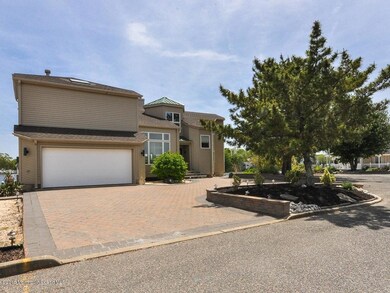 2 - 740 Fairview