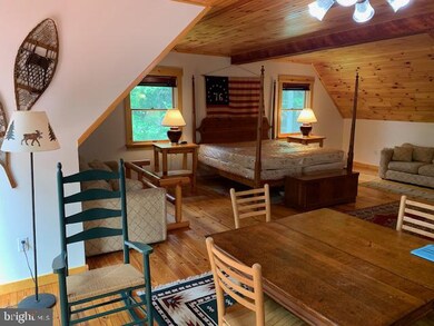 836 Live Oak Ln, Great Cacapon, WV 25422 - photo 5