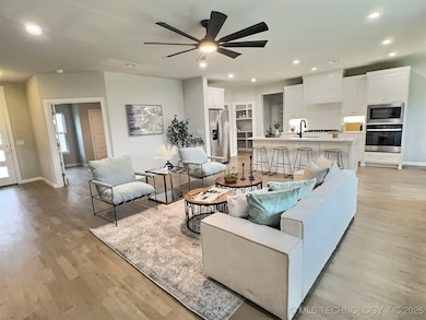 909 E Honolulu Place, Broken Arrow, OK 74012 - photo 3