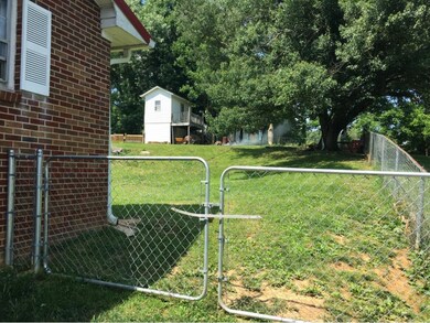 1423 Stoneybrook Dr, Johnson City, TN 37601 - photo 3